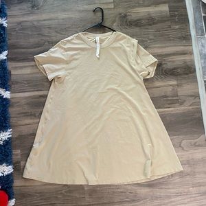 Lululemon on the move dress size 4